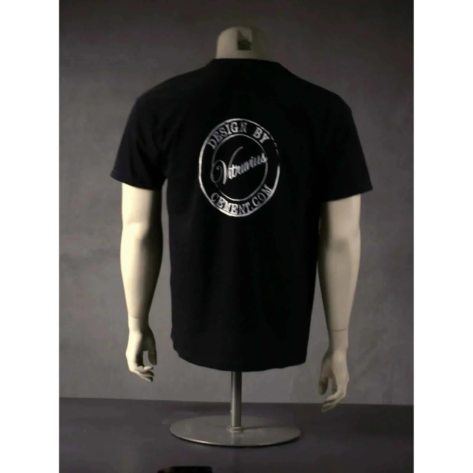 DBC T-shirt i svart med vit logotyp på ryggen