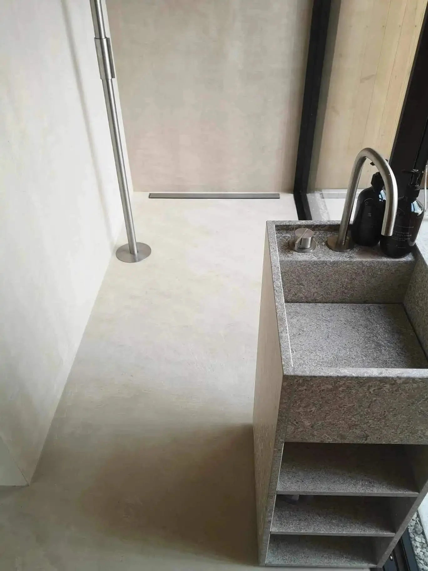 Microcement på golvvärme: Fungerar det? - Design By Cement Sweden AB